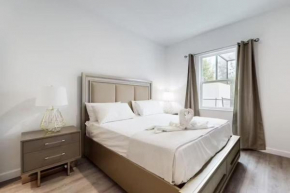 Spacious 4BR and Den, Pool, 15min to Disney